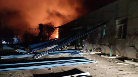 РФ вночі завдала цинічного удару по критичній інфраструктурі Одещини: спалахнула пожежа