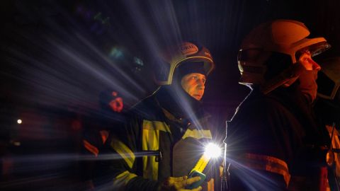 Росіяни вдарили дроном по Харкову: ворог пошкодив авто, у будинку вибиті вікна